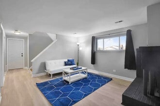 409 Clifton Ct in Schaumburg, IL - Building Photo - Building Photo