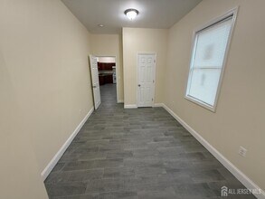 147 S Pine Ave in South Amboy, NJ - Building Photo - Building Photo