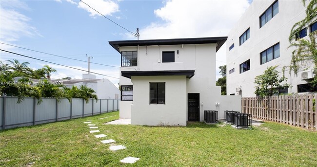 423 NE 71st St in Miami, FL - Building Photo - Building Photo