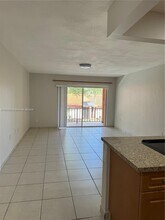 7110 Fairway Dr in Miami Lakes, FL - Building Photo - Building Photo