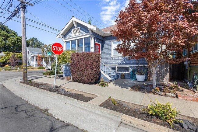3225 Madison St in Alameda, CA - Building Photo - Building Photo