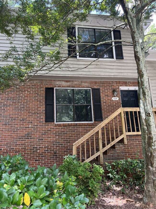 property at 2225 Highpoint Rd