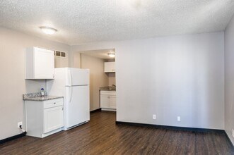 2430 R St in Lincoln, NE - Building Photo - Building Photo