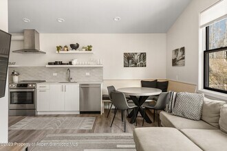 220 W Main St in Aspen, CO - Building Photo - Building Photo