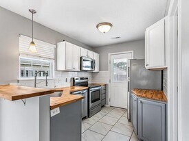 1473 Westpark Dr in Greenville, NC - Building Photo