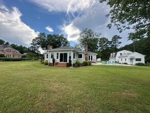 729 Charles Rd in Yorktown, VA - Foto de edificio - Building Photo