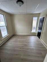 303 Logan Ave in Waterloo, IA - Building Photo - Building Photo