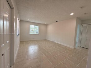 821 SW 9th St in Hallandale Beach, FL - Building Photo - Building Photo