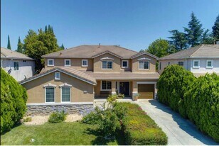 2348 Marina Glen Way in Sacramento, CA - Building Photo