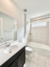 9218 Rocking Plain Ln in Cypress, TX - Foto de edificio - Building Photo
