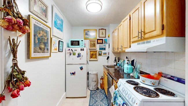 398 Beacon St, Unit 3R