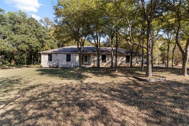 10319 Old Manchaca Rd in Austin, TX - Foto de edificio - Building Photo