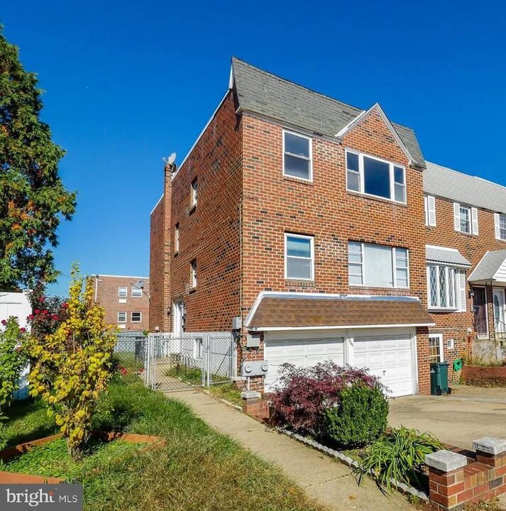 9860 Garvey Dr in Philadelphia, PA - Building Photo