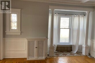 2 Undermount Ave in Hamilton, ON - Building Photo - Building Photo