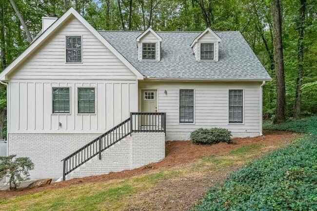 property at 317 E Claiborne Ct