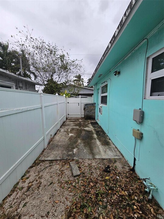 917 SW 16th St in Fort Lauderdale, FL - Building Photo