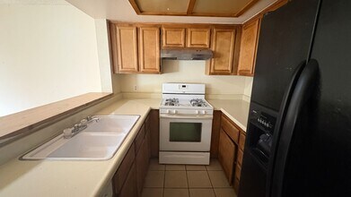 1025 N Tippecanoe Ave in San Bernardino, CA - Building Photo - Building Photo