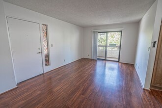 28010 Tiffany Ln in Santa Clarita, CA - Building Photo - Building Photo