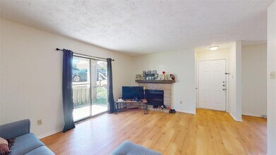 1005 Spring Loop, Unit D in College Station, TX - Building Photo - Building Photo