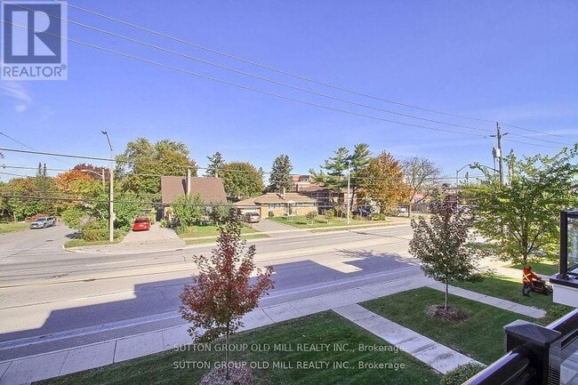 2335 Sheppard Ave W in Toronto, ON - Building Photo - Building Photo