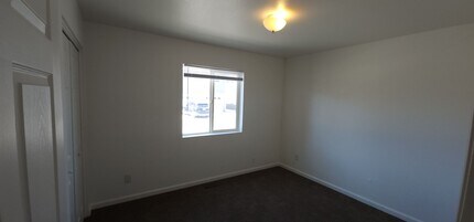 1240 W Newlands Dr in Fernley, NV - Building Photo - Building Photo