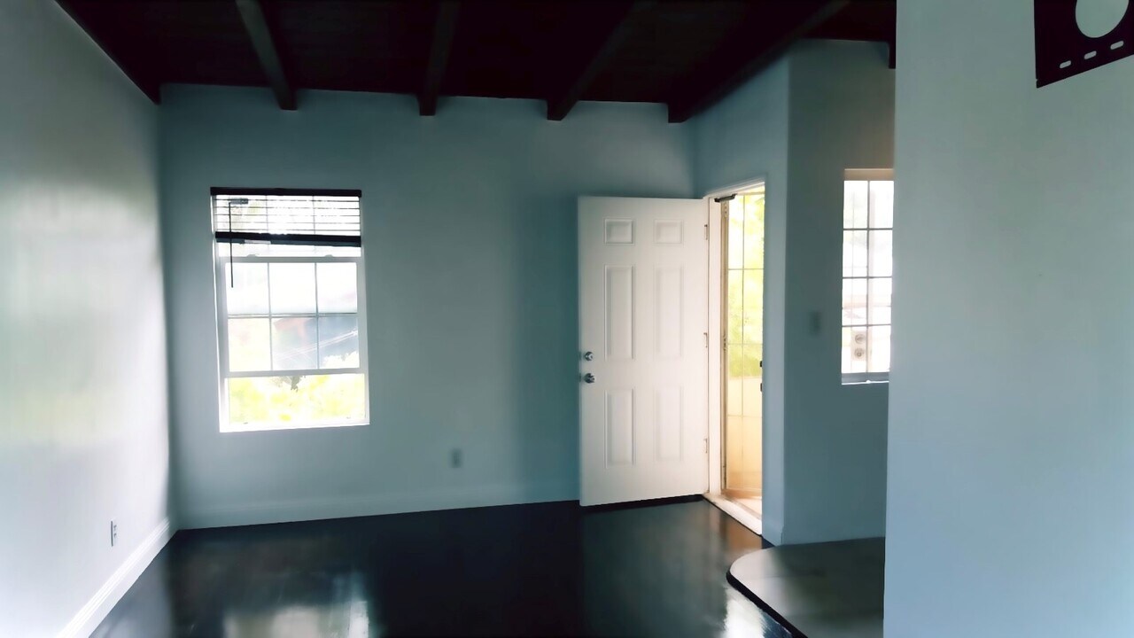 2847 Armacost Ave in Los Angeles, CA - Foto de edificio