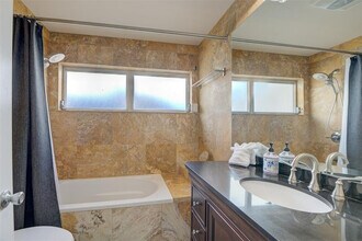 1951 NW 33rd St in Oakland Park, FL - Building Photo - Building Photo