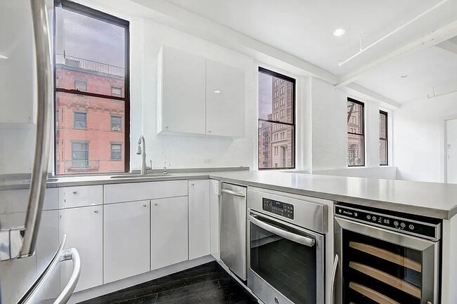 63 Spring St in New York, NY - Foto de edificio - Building Photo