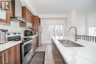 1 Shawfield Way in Whitby, ON - Building Photo - Building Photo