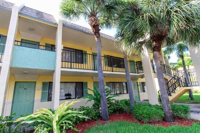 1536 Meadows Cir W, Unit 1536 in Boynton Beach, FL - Building Photo - Building Photo