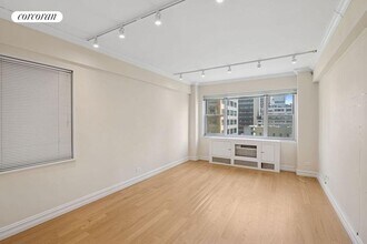 333 E 46th St in New York, NY - Building Photo - Building Photo