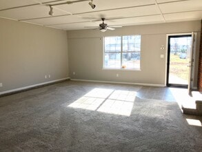 9225 Amos Rd in Ooltewah, TN - Foto de edificio - Building Photo