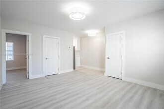 2416 Flamingo Dr in Miami Beach, FL - Building Photo - Building Photo