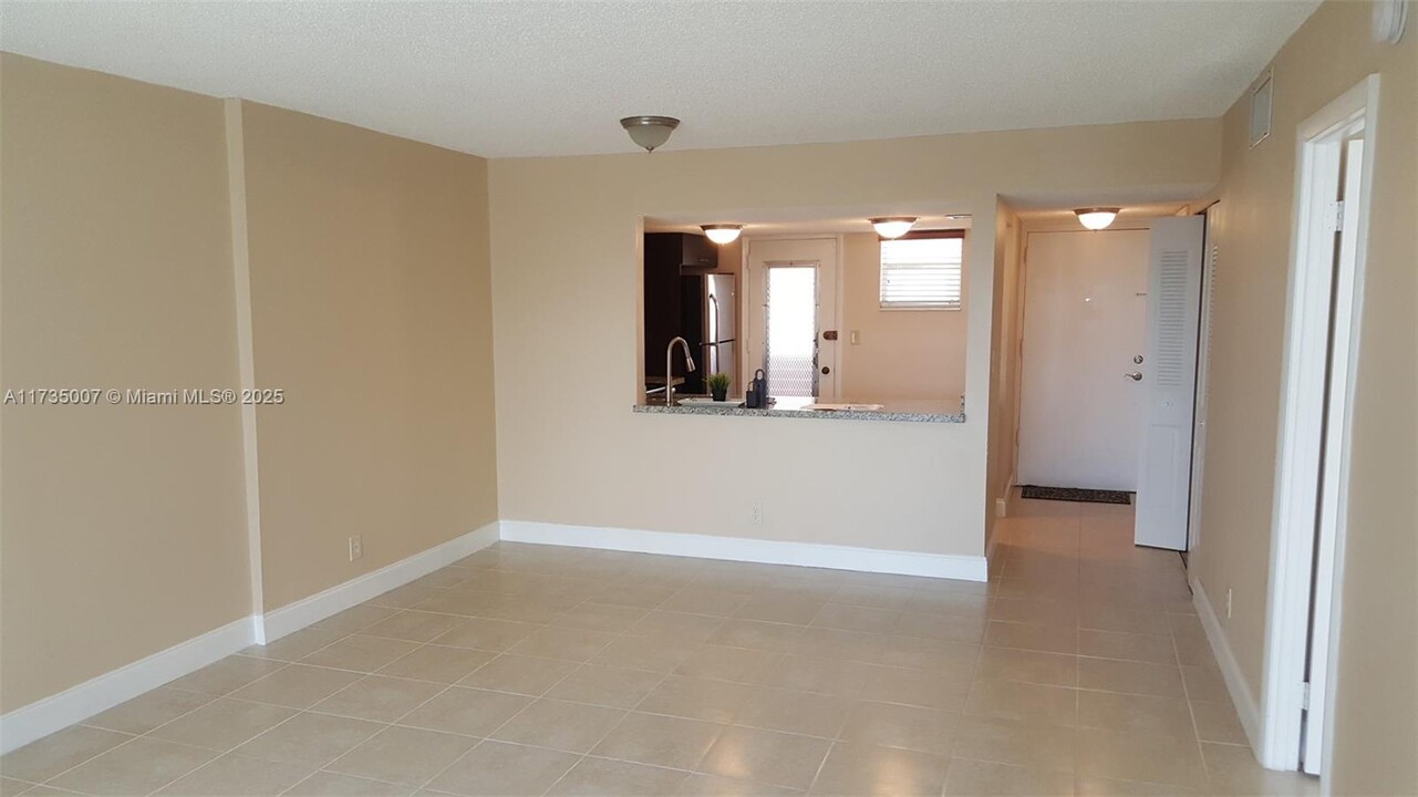 410 NW 68th Ave, Unit 507 in Plantation, FL - Building Photo