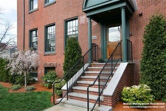 245 Beacon St, Unit 1 in Somerville, MA - Building Photo - Building Photo