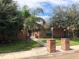 8 Doctor's Dr in Edinburg, TX - Building Photo