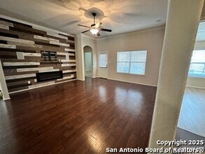 8434 Western Way in San Antonio, TX - Foto de edificio - Building Photo