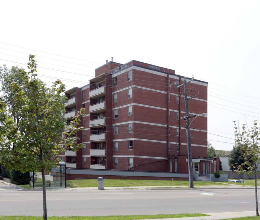 2040 Mount Forest Dr in Burlington, ON - Building Photo