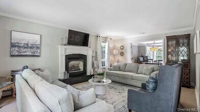 2803 N Wading River Rd in Wading River, NY - Building Photo - Building Photo