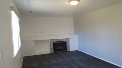 1313 Laurel Ct in Longmont, CO - Building Photo - Building Photo