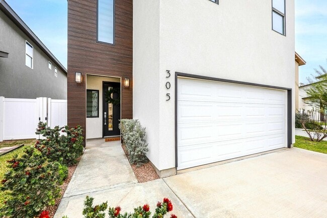 305 Deer Path Lp in Laredo, TX - Foto de edificio - Building Photo