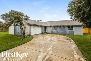 2045 Houndslake Dr in Winter Park, FL - Building Photo