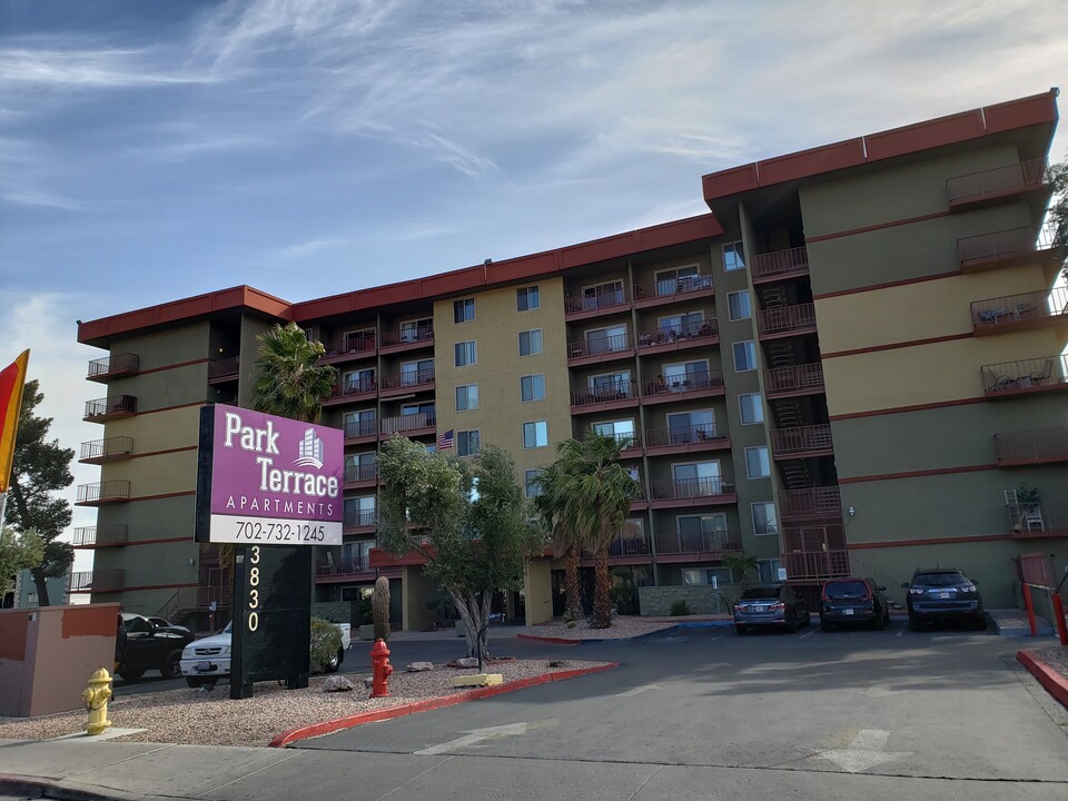 Park Terrace Apartments in Las Vegas, NV - Building Photo