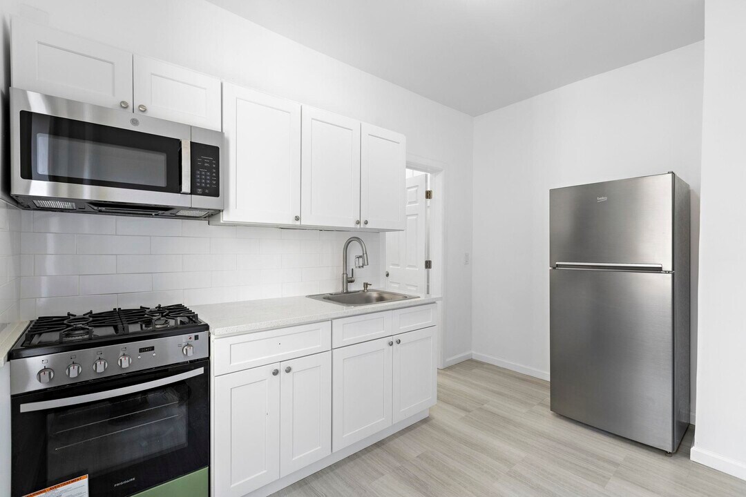137 Kensington Ave in Jersey City, NJ - Building Photo