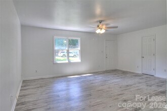 1015 Sharon Dr in Waxhaw, NC - Building Photo - Building Photo