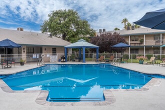 Edgemere Apartments in El Paso, TX - Foto de edificio - Building Photo