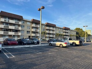 1800 Sans Souci Blvd in Miami, FL - Building Photo - Building Photo