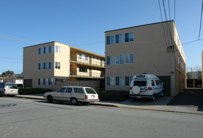 490 Idaho St in San Mateo, CA - Foto de edificio - Building Photo