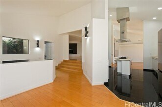 600 Kahiau Lp in Honolulu, HI - Building Photo - Building Photo