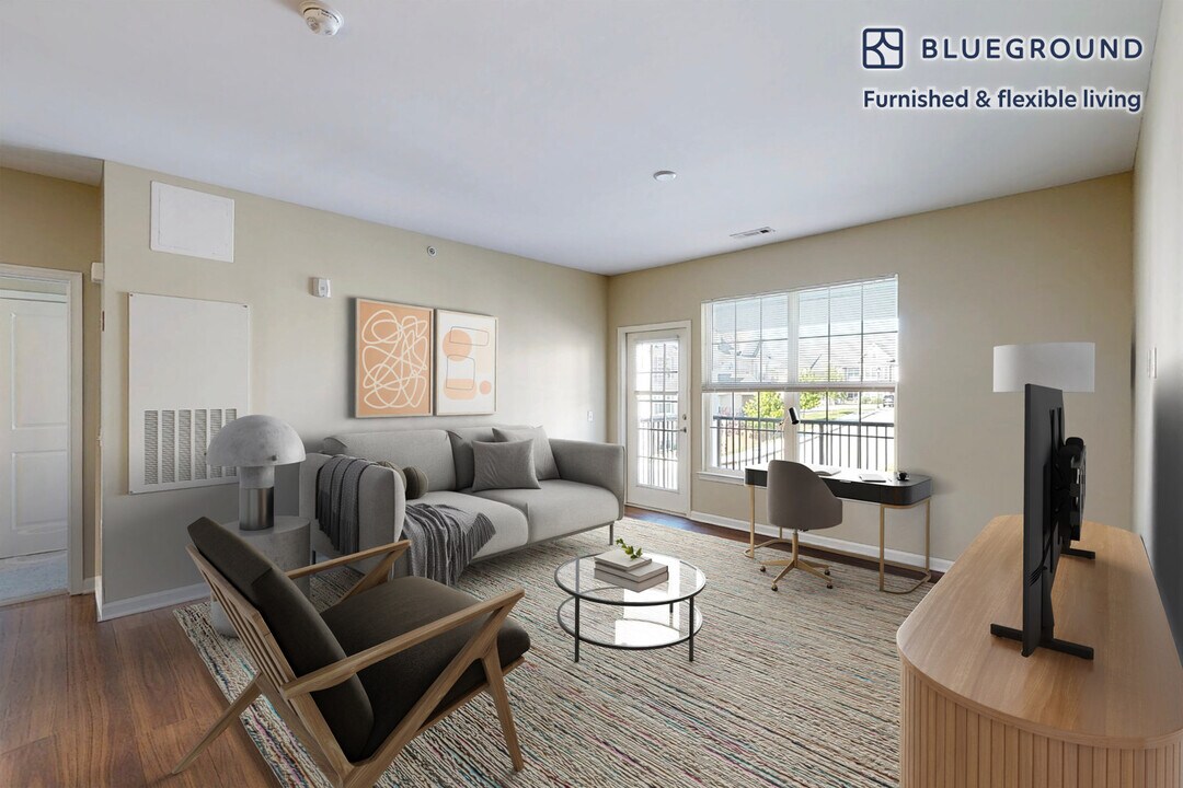 49 Clayton Blvd in Baldwin Place, NY - Foto de edificio